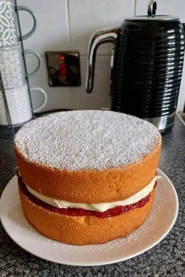 Air Fryer Victoria Sponge Cake